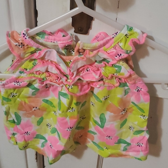 3 piece shorts and 2 tops - Picture 2 of 4